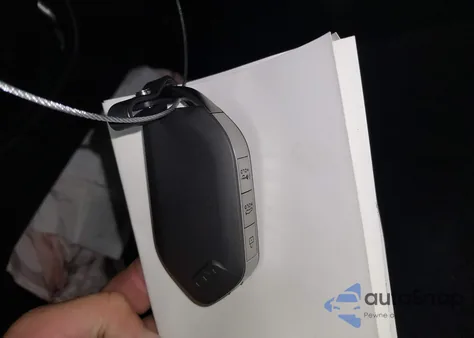 2025 Kia K5 Lxs z USA, uszkodzony, nr VIN KNAG24J77S5304540